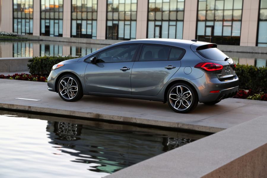  Kia Forte 2013 года  (фото 33 из 62)
